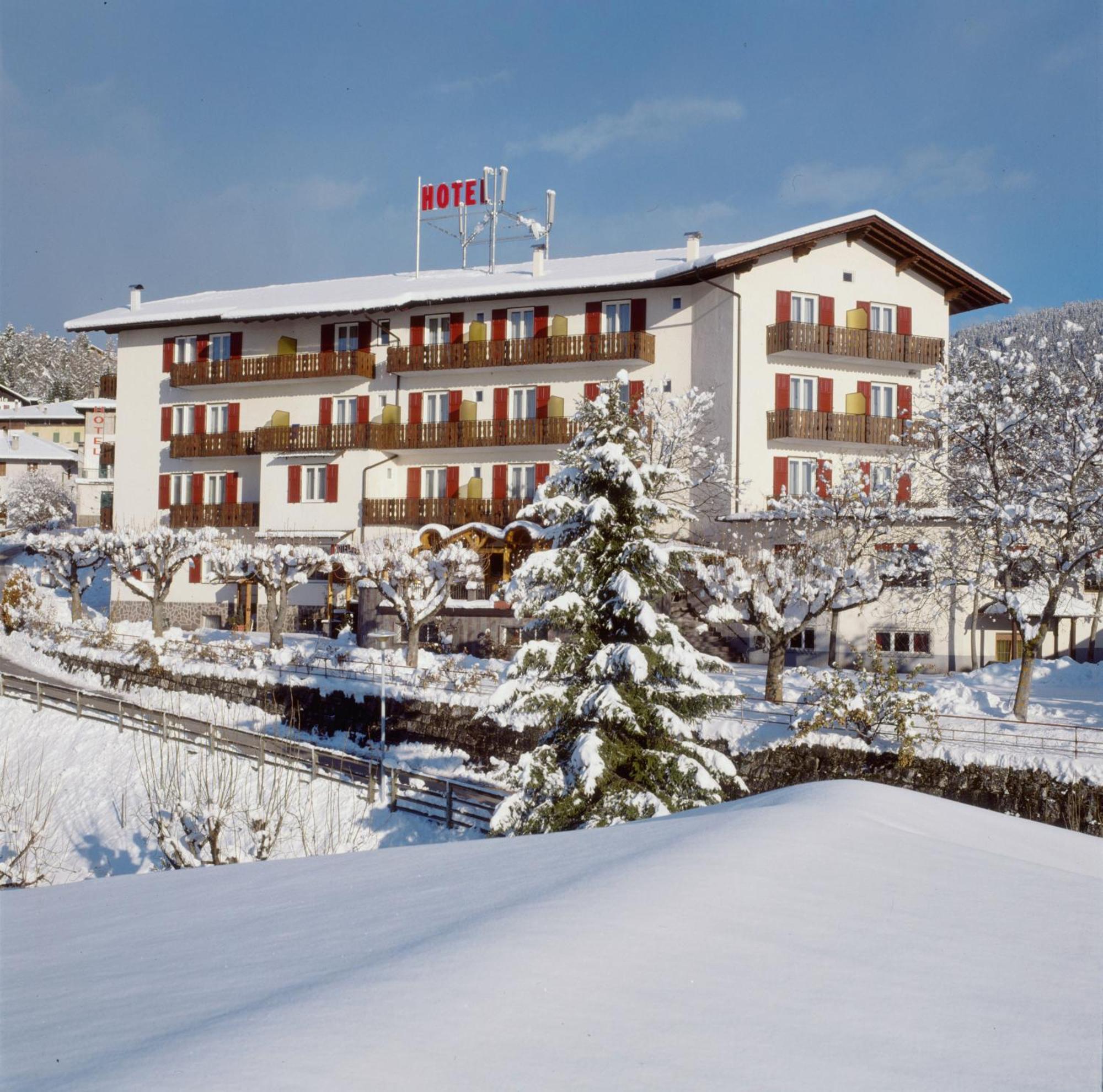 Hotel Panorama Wellness & Resort Malosco Zewnętrze zdjęcie